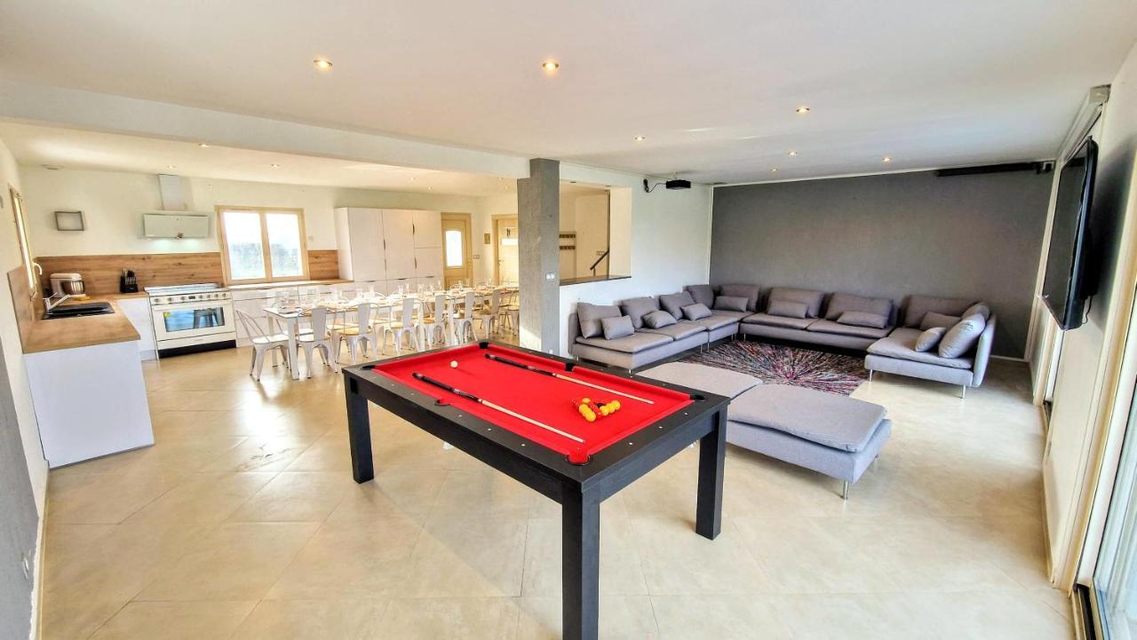 Les Retrouvailles Des Ducs By Vindihouses - Piscine Chauffe Toute L'Annee - Billard Magnien Extérieur photo